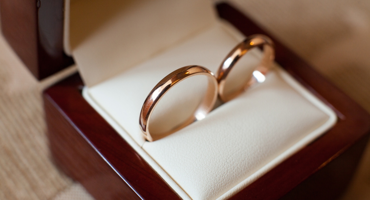 Traditional Wedding Anniversary Gifts by Year: A Complete Guide