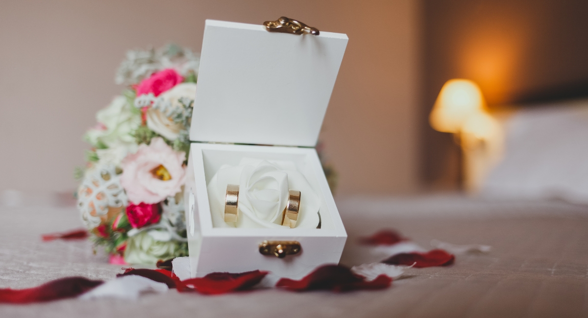 Traditional Wedding Gifts: Timeless Presents for Newlyweds