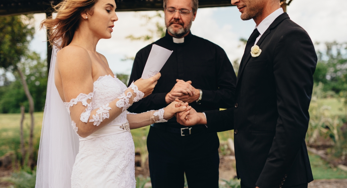 Traditional Wedding Vows Examples: Classic Promises for Your Ceremony
